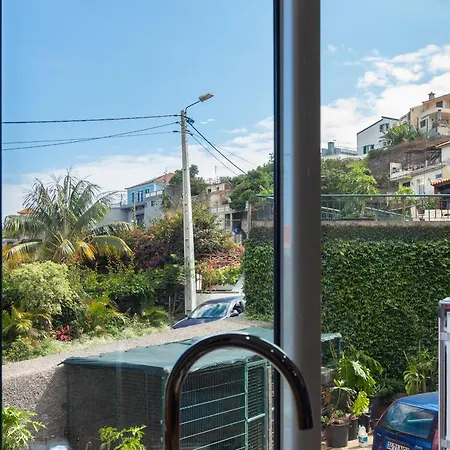 Abreu's Place * Câmara de Lobos